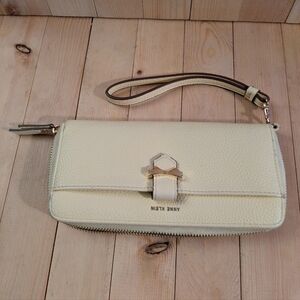 Anne Klein Cream Wristlet Clutch 8x4